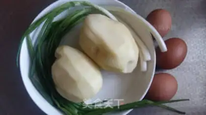 Make Potato onion fried eggs step 0