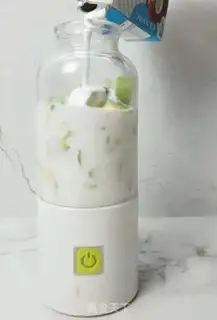 Make Coconut-fruit nut shakes step 2