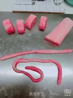 Make Halloween brain cake step 10
