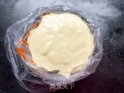 Make Halloween Ghost Face Cupcake step 9