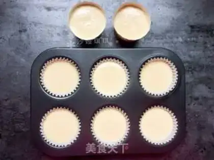 Make Halloween Ghost Face Cupcake step 10