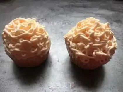 Make Halloween Ghost Face Cupcake step 15