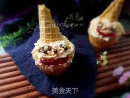 Make Halloween Ghost Face Cupcake step 16