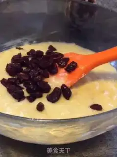 Make Cranberry banana marfin cake step 2