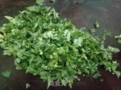 Make Celery leaf shrimp pie step 1