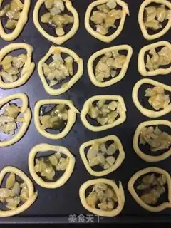 Make Roman shield step 8
