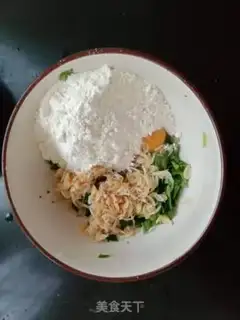 Make Celery leaf shrimp pie step 5