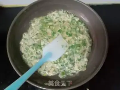 Make Celery leaf shrimp pie step 9