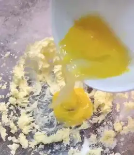 Make Strawberry jam biscuit step 1
