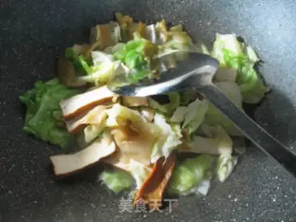 Make Scrambled and fried cabbage step 4