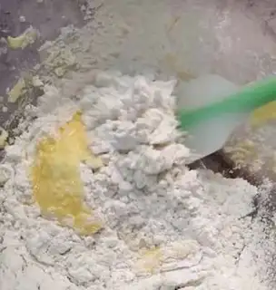 Make Strawberry jam biscuit step 4
