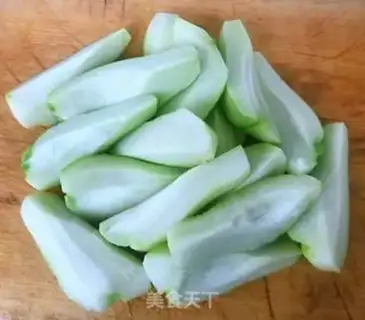Make Sausage fried melons step 1