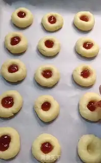 Make Strawberry jam biscuit step 7