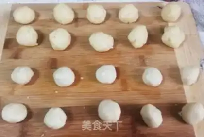 Make Fresh meat mooncake step 3