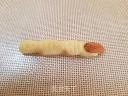 Make Witch finger crackers step 4