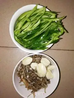 Make Pepper garlic, little fish step 0