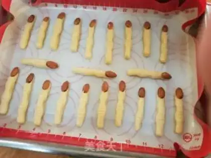 Make Witch finger crackers step 5