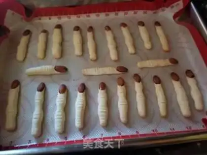 Make Witch finger crackers step 6