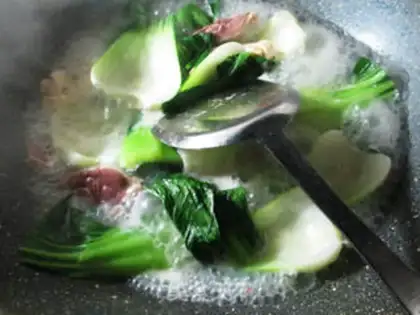 Make radish sea-band bone soup step 1