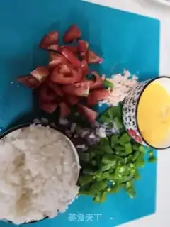 Make Tomato shrimp fried rice step 0