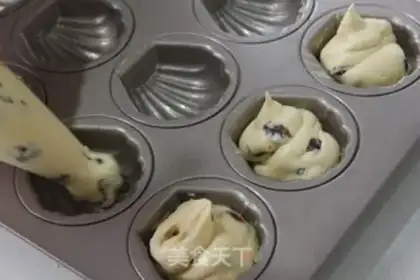 Make Cranberry Madeleine step 6