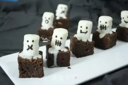 Make Halloween kid Brownie step 7