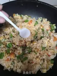 Make Tomato shrimp fried rice step 3