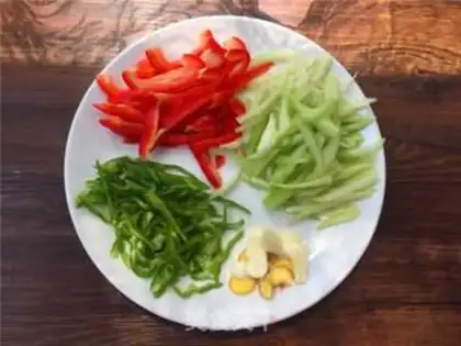 Make Three-colour beef silk step 1