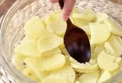 Make Cheese shrimp with potatoes step 1
