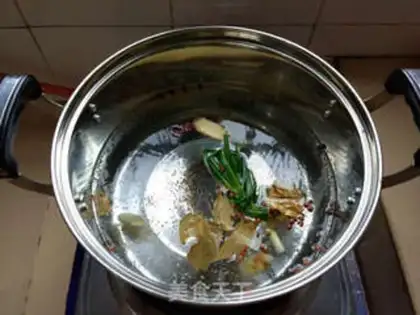 Make White chicken with sauce step 2