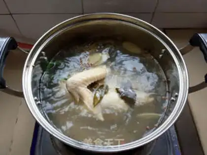 Make White chicken with sauce step 3