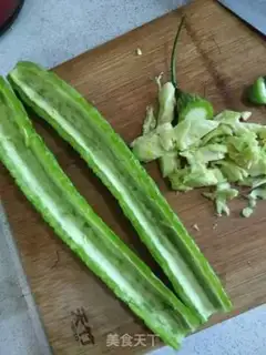 Make Scrambled eggs step 1