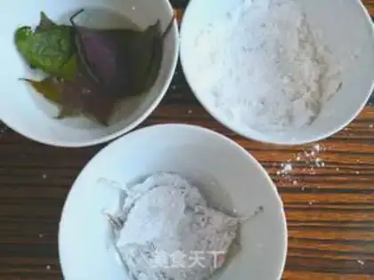Make Fried eggs step 1