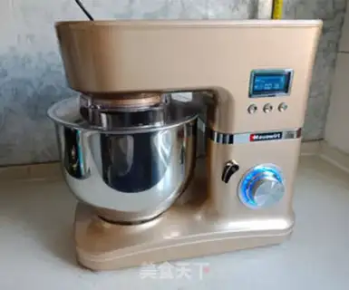 Make Bear squeezes bread step 1