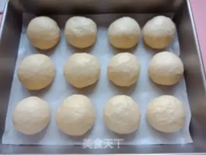 Make Bear squeezes bread step 3