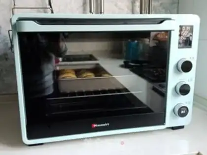 Make Bear squeezes bread step 5
