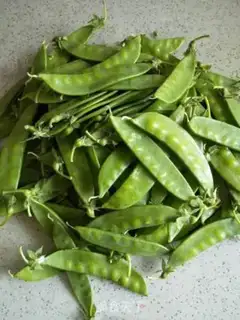 Make The ham sausages are fried with Dutch beans step 0