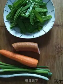 Make The ham sausages are fried with Dutch beans step 1