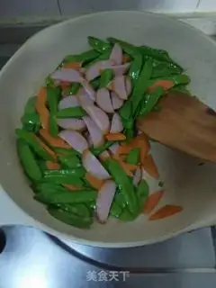 Make The ham sausages are fried with Dutch beans step 6