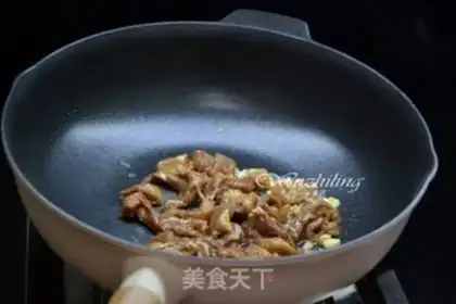 Make Four seasons of bean fried meat step 2