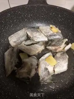 Make Jell-O fish step 1