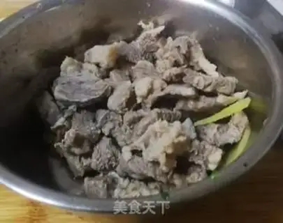 Make Spicy beef noodles step 2