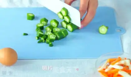 Make Autumn shrimp baked eggs step 1