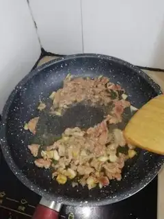 Make Pyramid fried meat step 2
