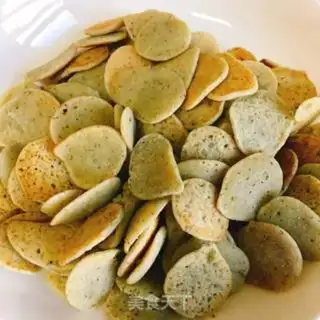 Make Dry pretzels, green bean pie step 0