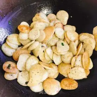 Make Dry pretzels, green bean pie step 3