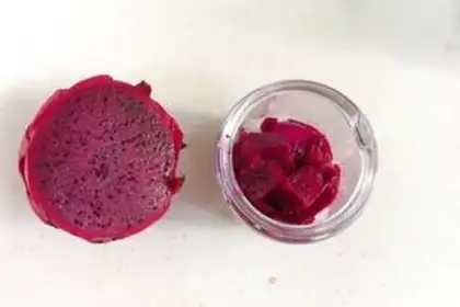 Make Banana shake of the flamingo step 1
