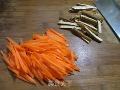 Make Scrambled carrots and dolls step 1