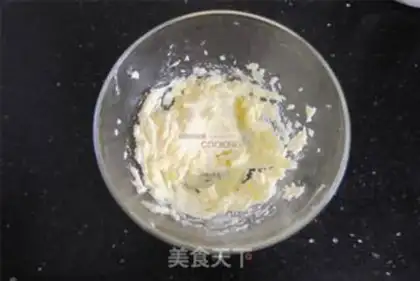 Make Halloween spider pumpkin pie step 1
