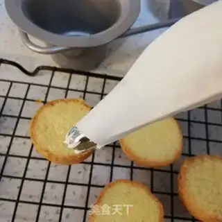 Make Spider butter twirl cake step 17